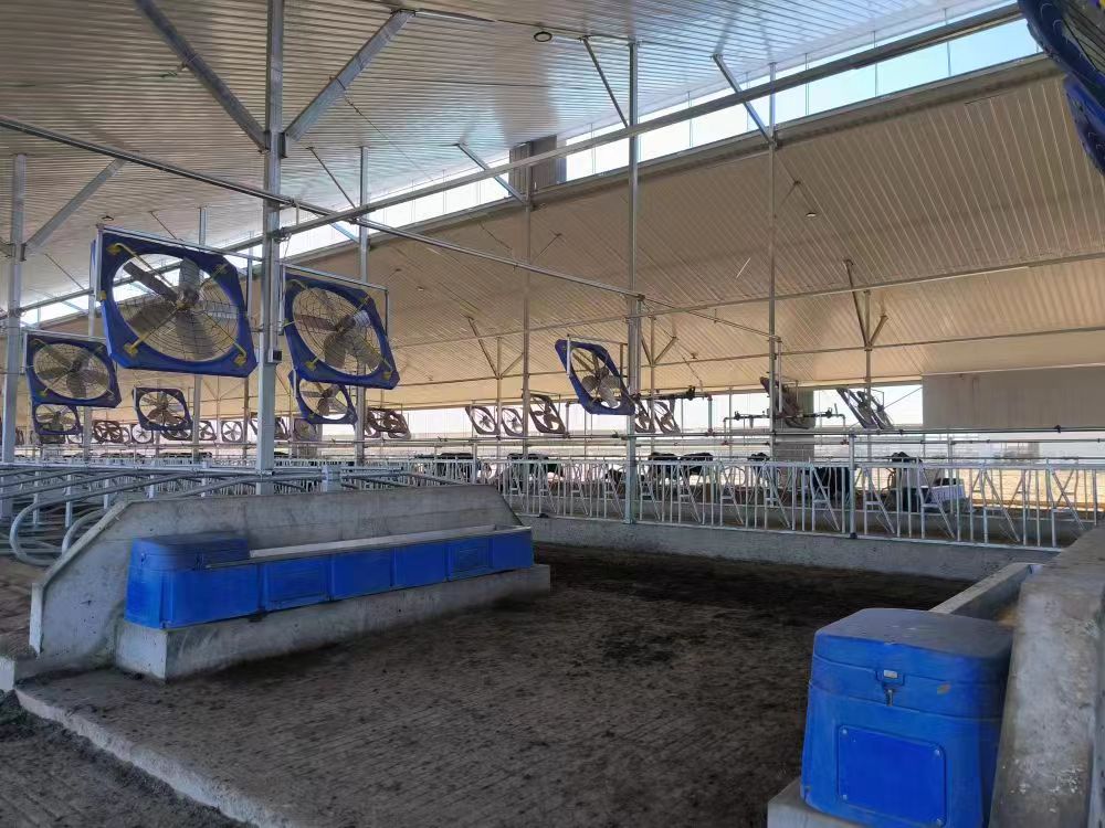 Engineered 2.25 meter livestock water trough with 600W bottom thermal conduction layer for sub-zero winter freeze protection